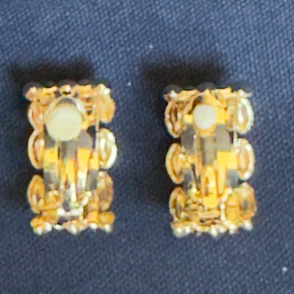 Gold-Tone Chunky Oval Beaded Women's Clip-On Earrings - Picture 4 of 7